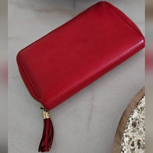Gucci Soho Red Tassel Leather Zip Wallet With Gold Metal Hardware - Picture 6 of 16